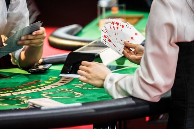 Live dealer table and number pattern game comparison on mposlot88